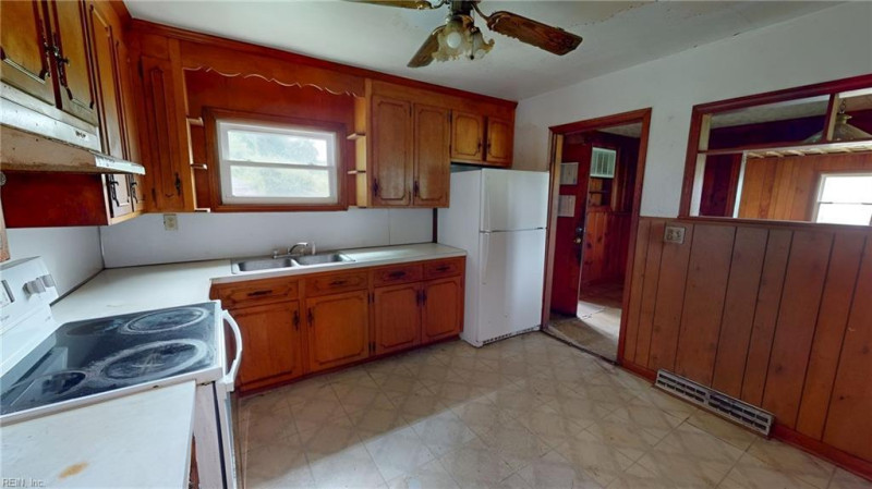 Photo 6 of 42 residential for sale in Suffolk virginia