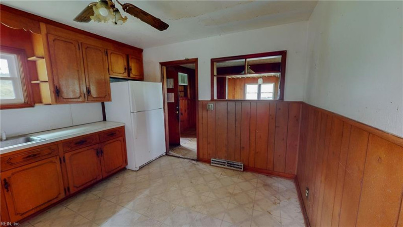 Photo 7 of 42 residential for sale in Suffolk virginia