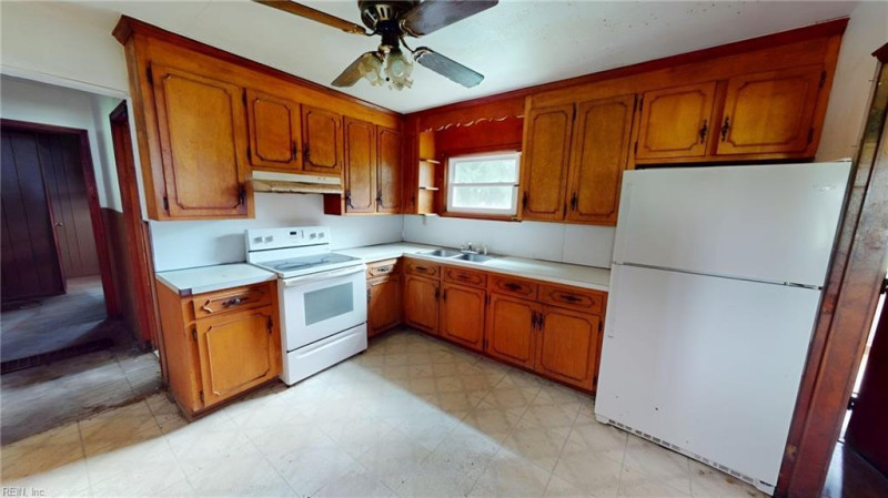 Photo 9 of 42 residential for sale in Suffolk virginia