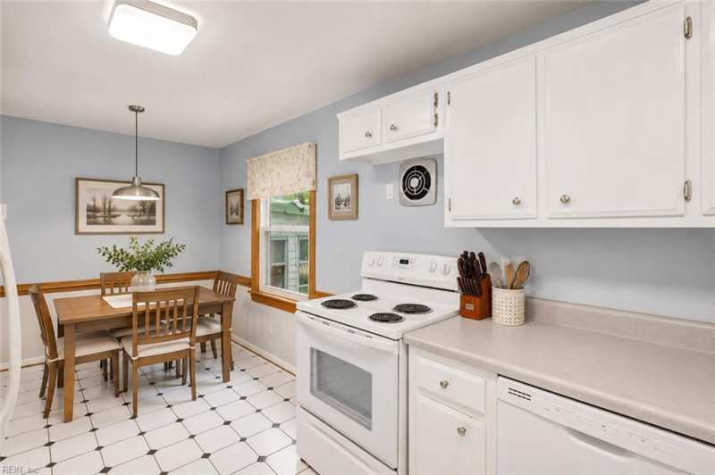 Photo 12 of 26 residential for sale in Virginia Beach virginia