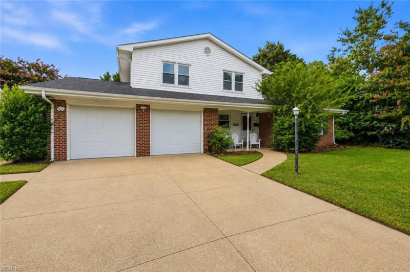 Photo 2 of 26 residential for sale in Virginia Beach virginia