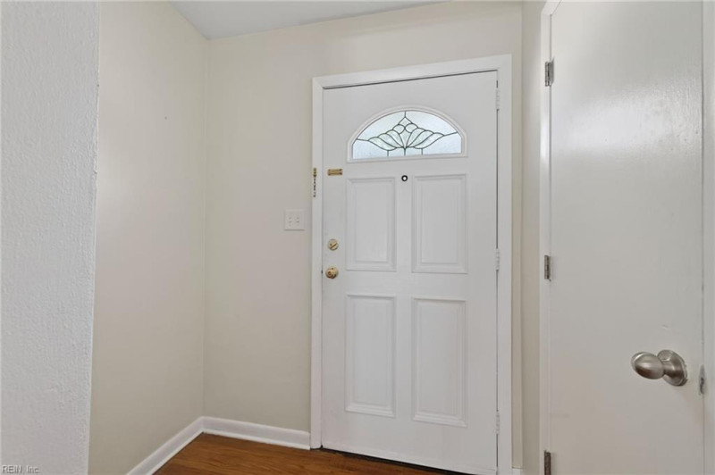 Photo 14 of 34 residential for sale in Chesapeake virginia