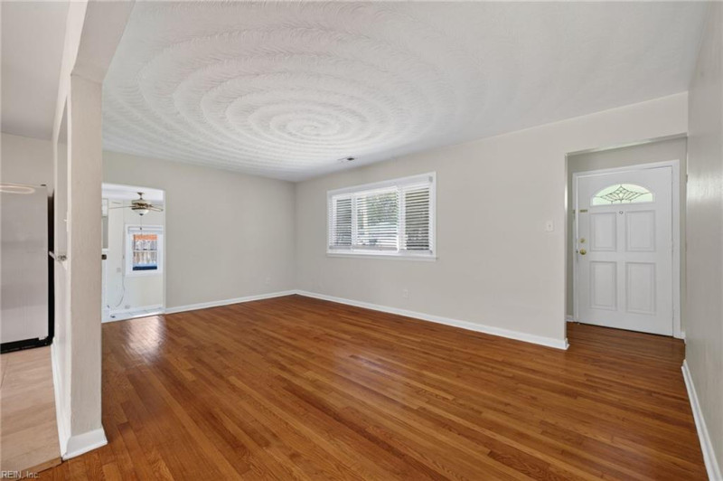 Photo 15 of 34 residential for sale in Chesapeake virginia