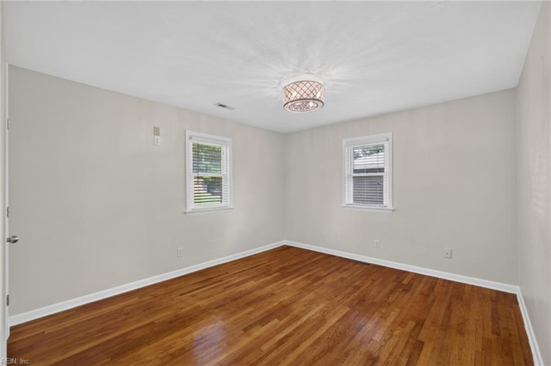 Photo 23 of 34 residential for sale in Chesapeake virginia