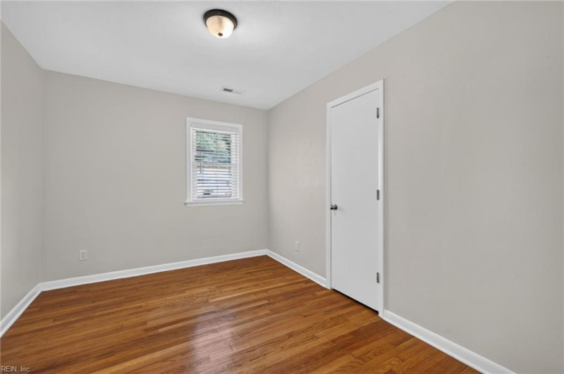Photo 29 of 34 residential for sale in Chesapeake virginia
