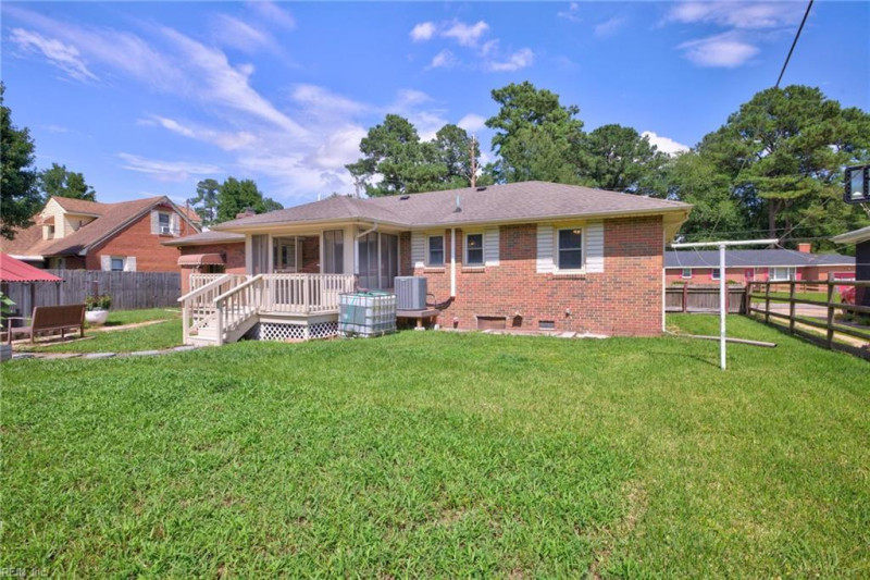 Photo 4 of 34 residential for sale in Chesapeake virginia