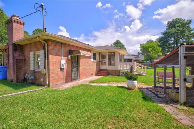 Photo 5 of 34 residential for sale in Chesapeake virginia