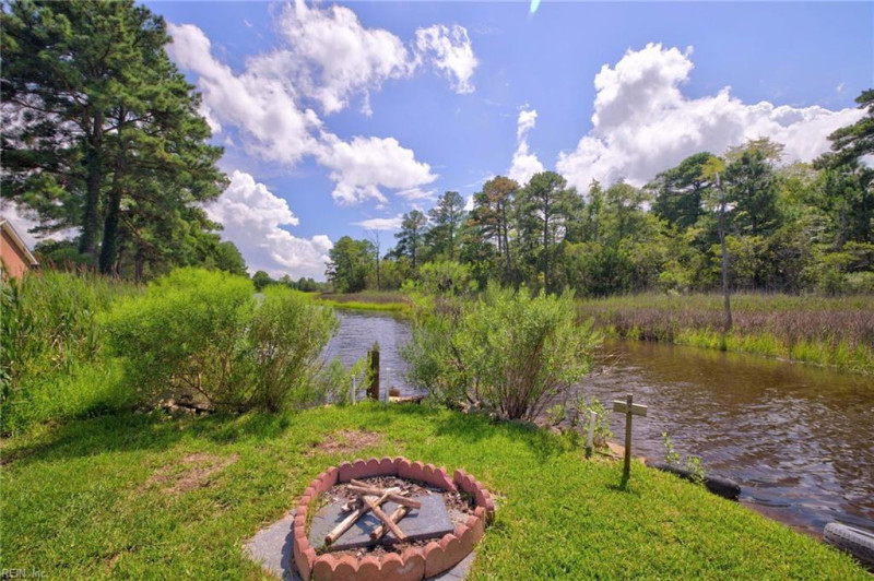 Photo 7 of 34 residential for sale in Chesapeake virginia
