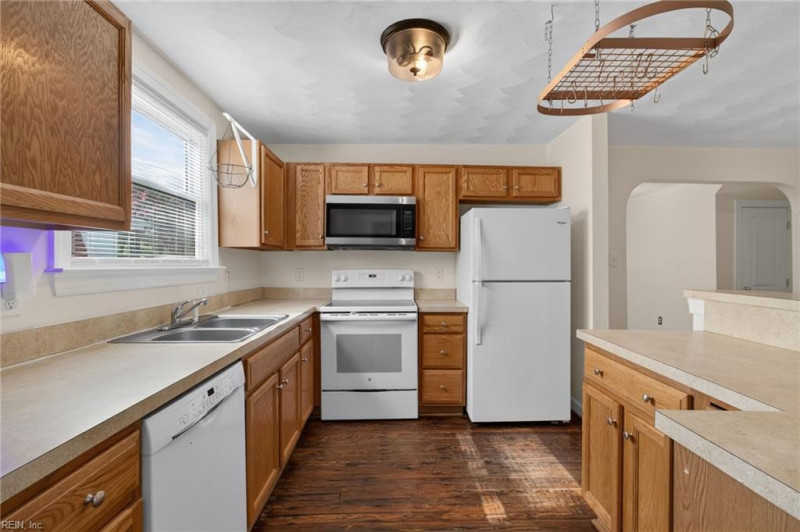 Photo 12 of 36 residential for sale in Norfolk virginia