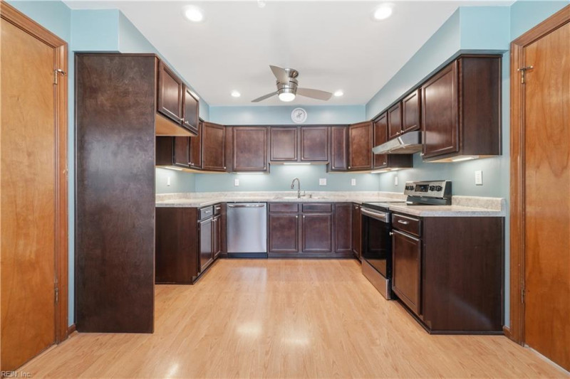 Photo 16 of 40 residential for sale in Virginia Beach virginia
