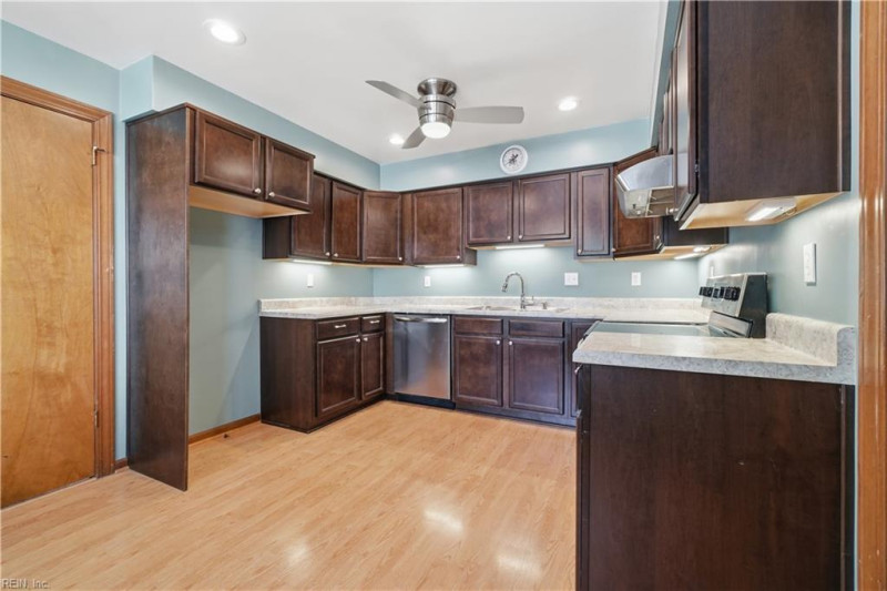 Photo 17 of 40 residential for sale in Virginia Beach virginia
