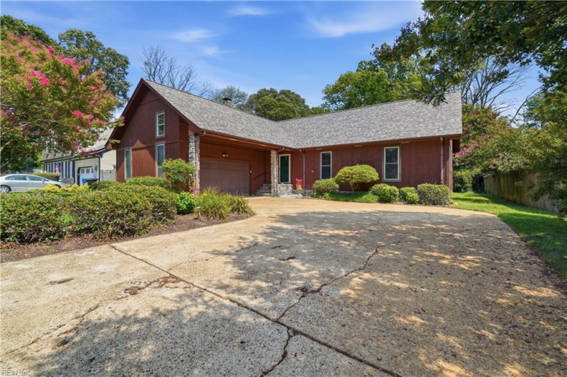 Photo 3 of 40 residential for sale in Virginia Beach virginia