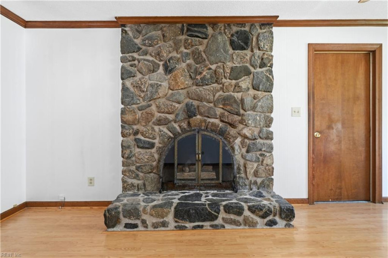 Photo 9 of 40 residential for sale in Virginia Beach virginia