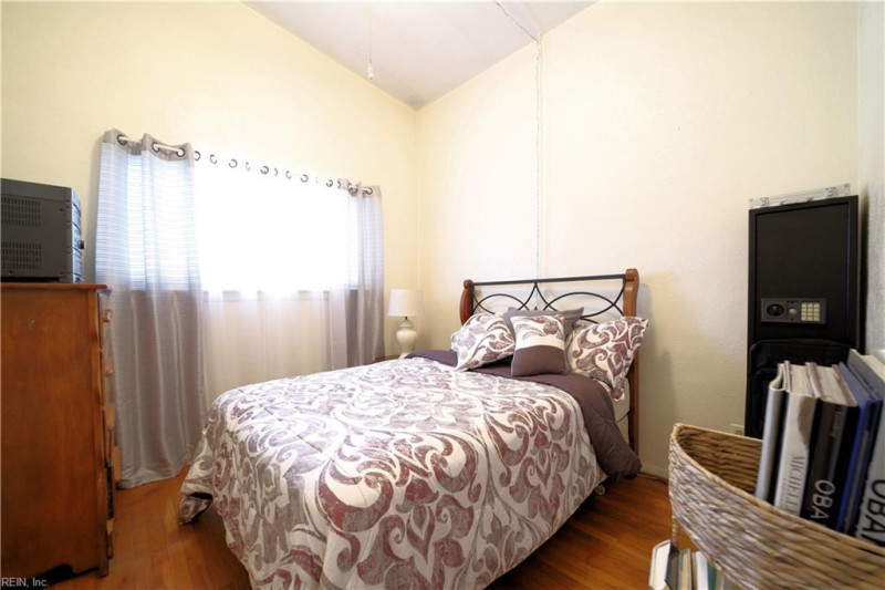 Photo 18 of 27 residential for sale in Norfolk virginia