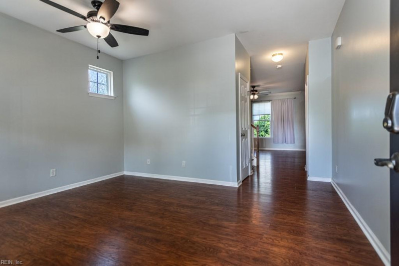 Photo 4 of 34 residential for sale in James City County virginia
