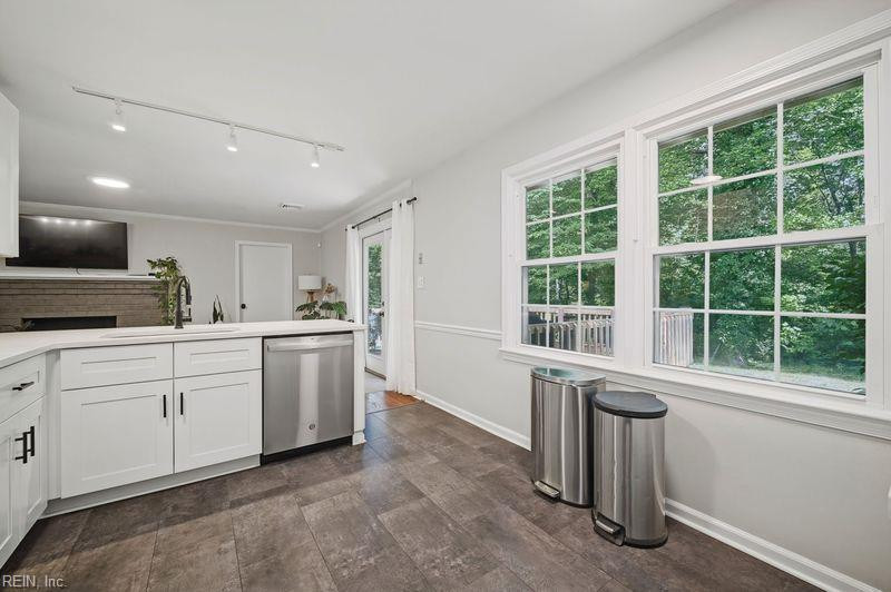 Photo 10 of 37 residential for sale in Virginia Beach virginia