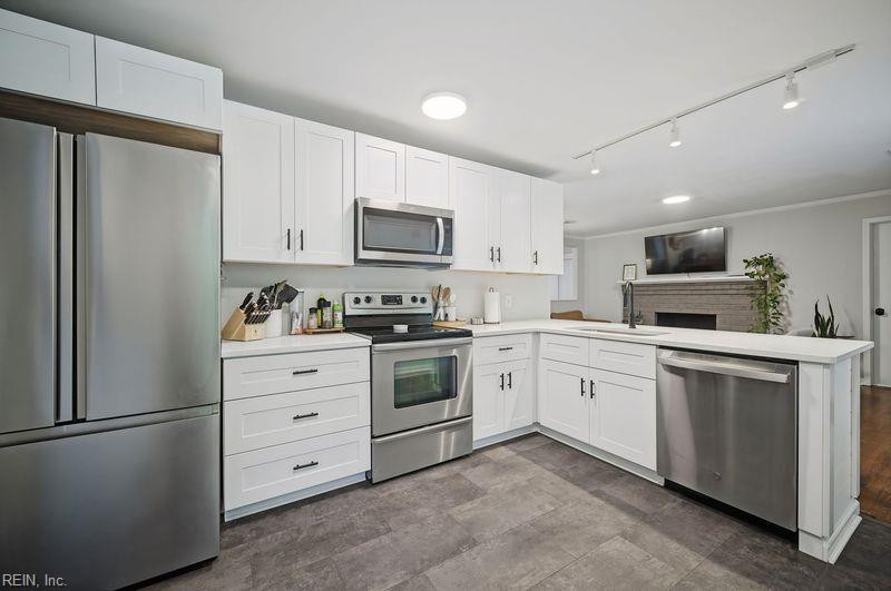 Photo 11 of 37 residential for sale in Virginia Beach virginia