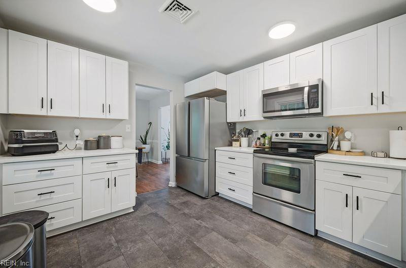 Photo 12 of 37 residential for sale in Virginia Beach virginia