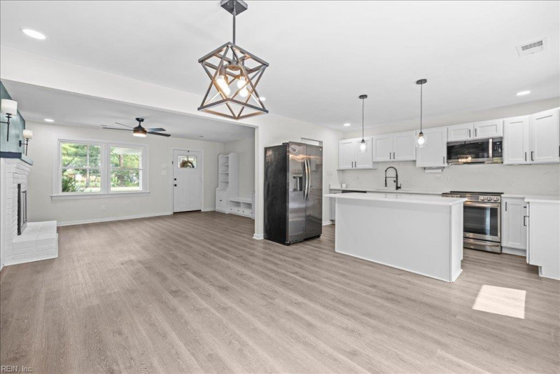 Photo 12 of 46 residential for sale in Suffolk virginia