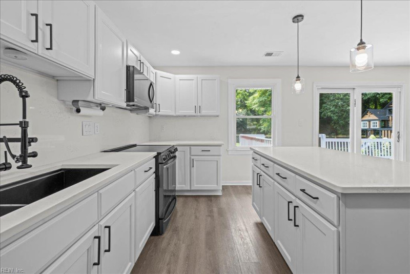 Photo 3 of 46 residential for sale in Suffolk virginia