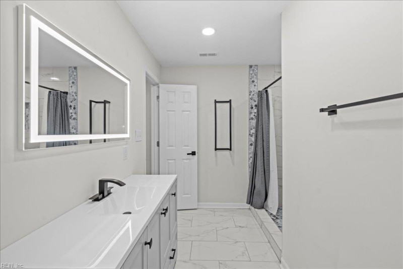Photo 4 of 46 residential for sale in Suffolk virginia