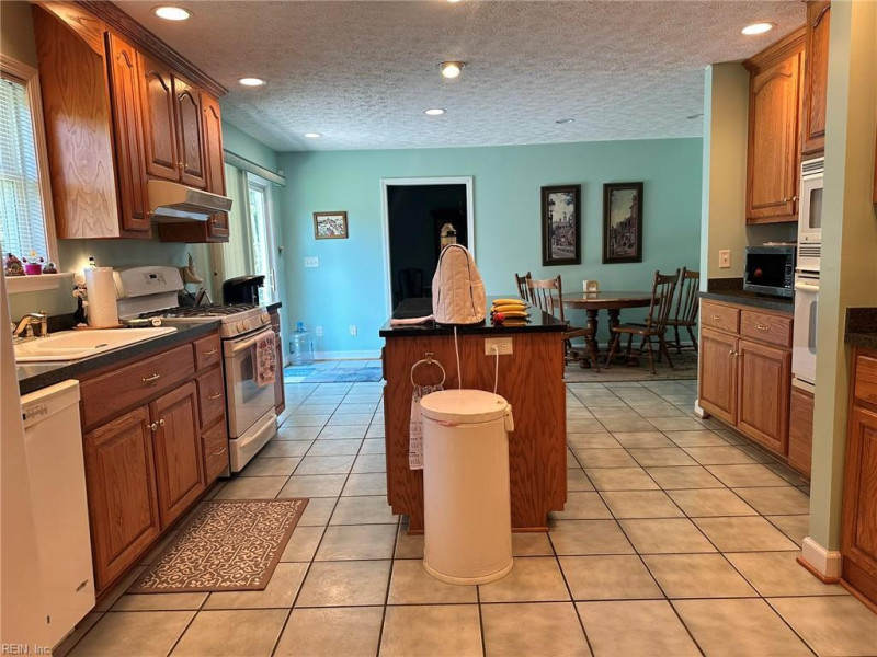 Photo 6 of 48 residential for sale in Gloucester County virginia Photo 6 of 48 residential for sale in Gloucester County virginia