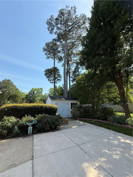 Photo 3 of 49 residential for sale in Suffolk virginia