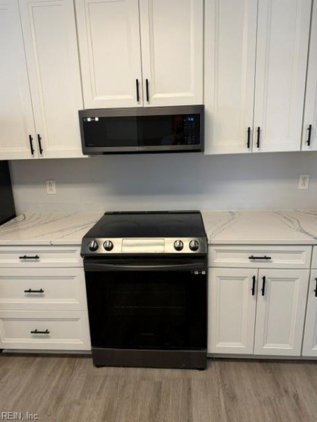 Photo 11 of 31 residential for sale in Virginia Beach virginia