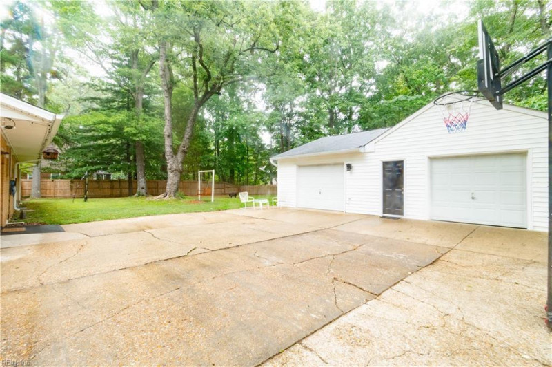 Photo 25 of 27 residential for sale in York County virginia