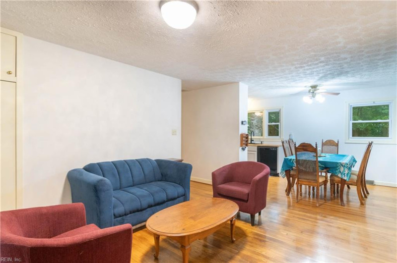 Photo 4 of 27 residential for sale in York County virginia