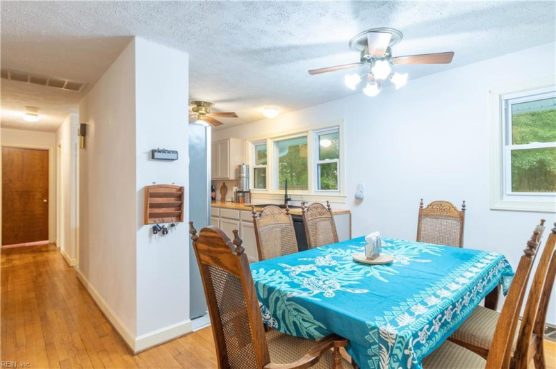 Photo 6 of 27 residential for sale in York County virginia