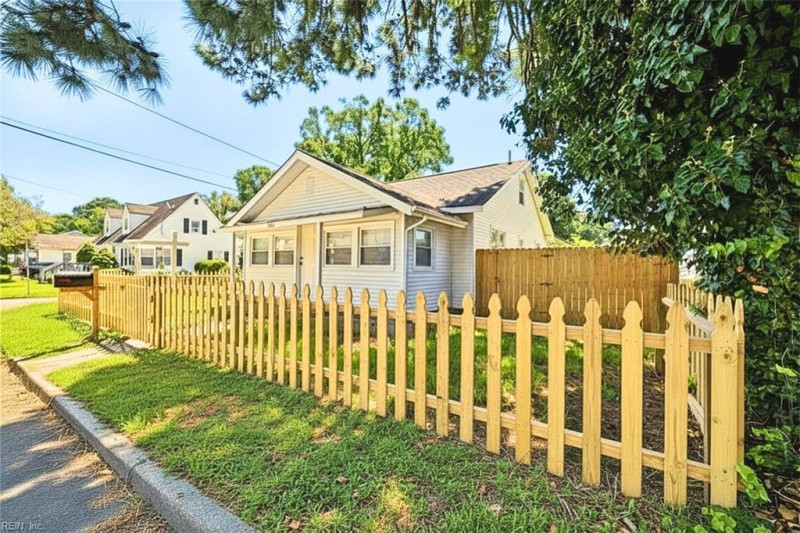 Photo 3 of 36 residential for sale in Norfolk virginia
