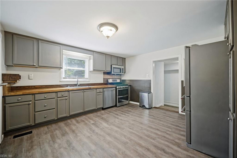 Photo 7 of 36 residential for sale in Norfolk virginia