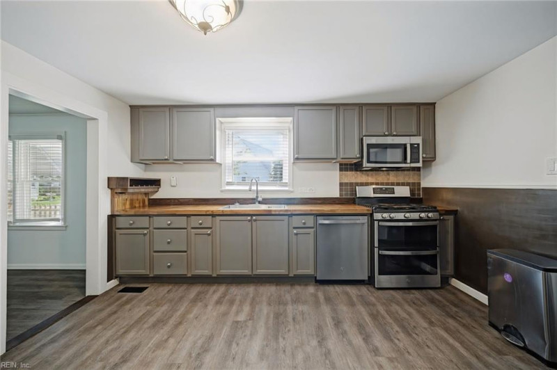 Photo 8 of 36 residential for sale in Norfolk virginia