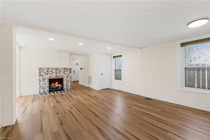 Photo 18 of 41 residential for sale in Norfolk virginia