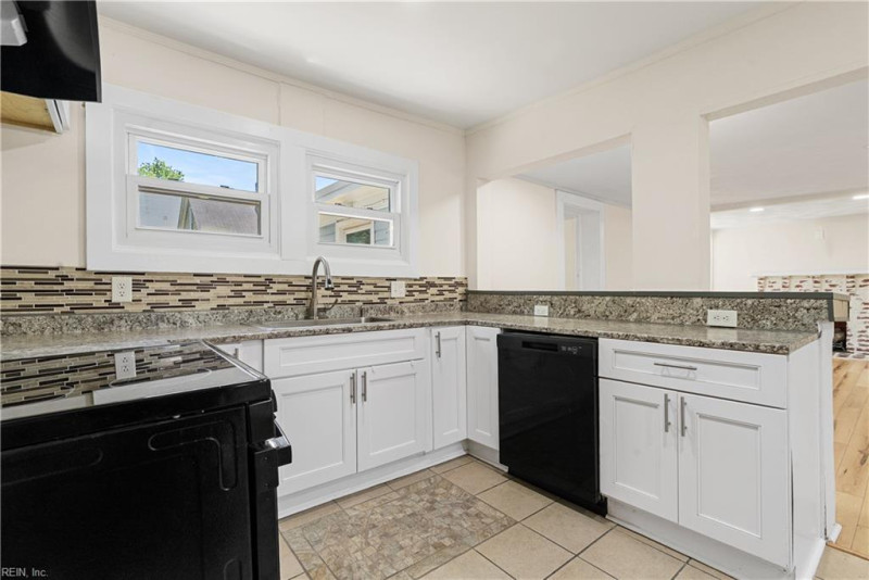 Photo 24 of 41 residential for sale in Norfolk virginia