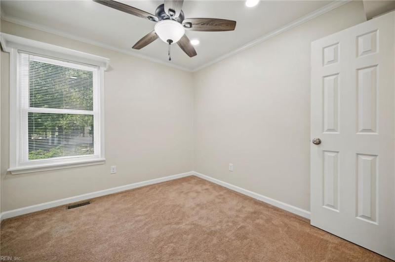 Photo 14 of 19 residential for sale in Chesapeake virginia