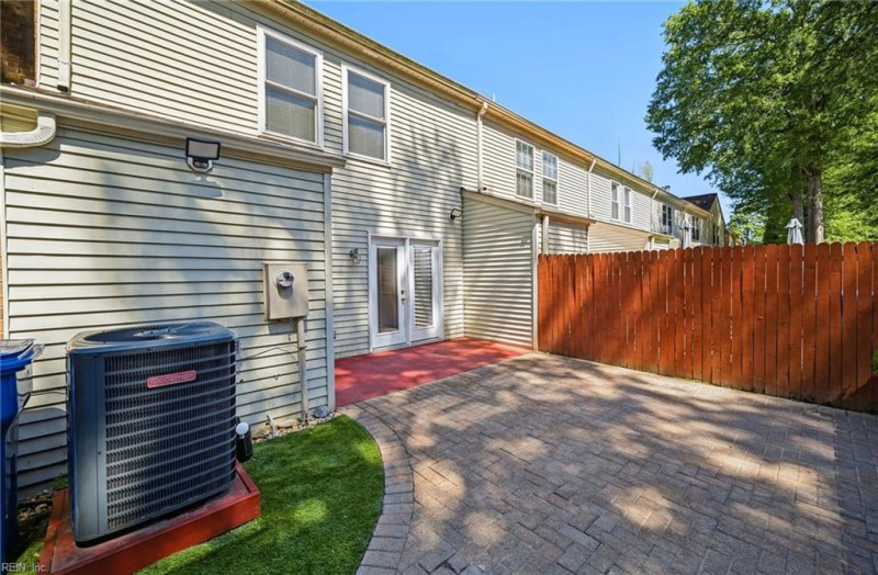 Photo 17 of 19 residential for sale in Chesapeake virginia