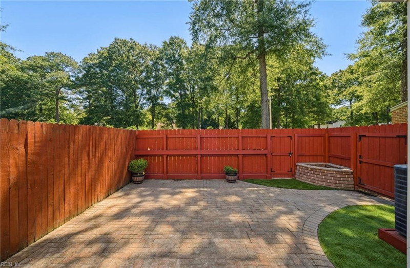 Photo 18 of 19 residential for sale in Chesapeake virginia
