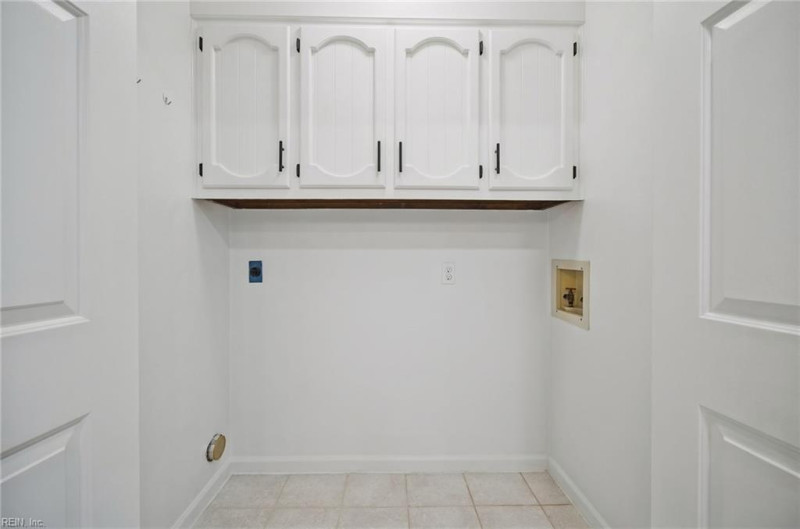 Photo 5 of 19 residential for sale in Chesapeake virginia