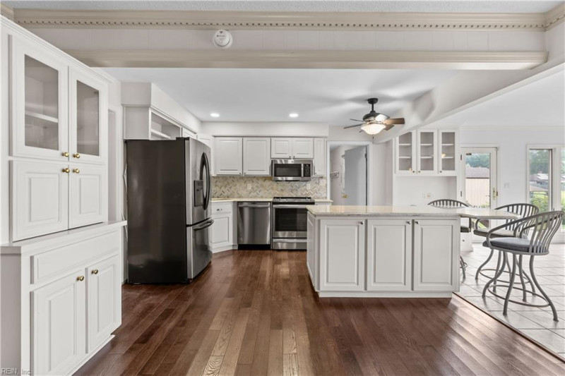 Photo 11 of 47 residential for sale in Virginia Beach virginia