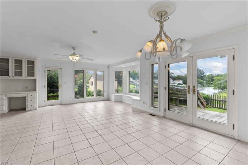 Photo 17 of 47 residential for sale in Virginia Beach virginia