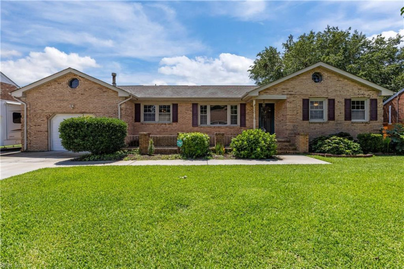 Photo 3 of 47 residential for sale in Virginia Beach virginia