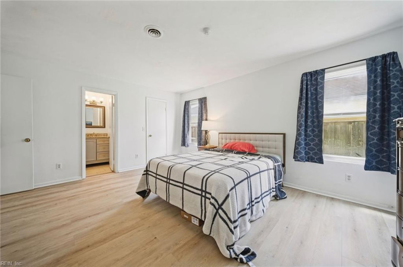 Photo 18 of 49 residential for sale in Virginia Beach virginia