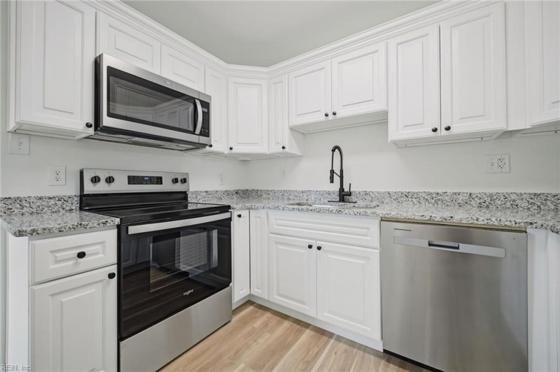 Photo 7 of 28 residential for sale in Hampton virginia
