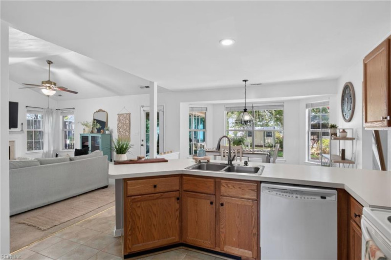 Photo 14 of 40 residential for sale in Suffolk virginia