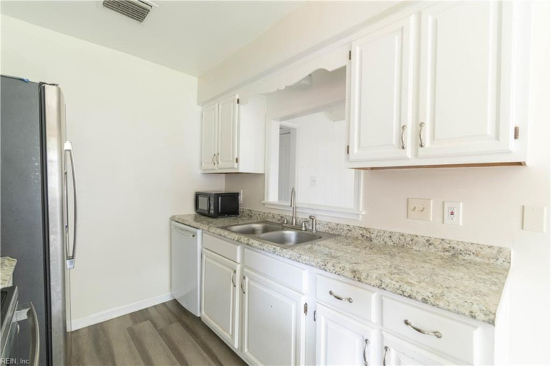 Photo 4 of 32 residential for sale in Virginia Beach virginia