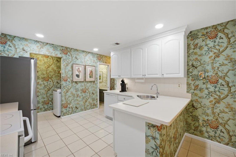 Photo 11 of 44 residential for sale in Chesapeake virginia