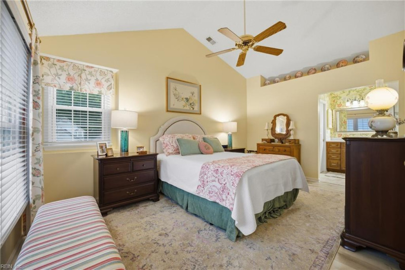 Photo 13 of 44 residential for sale in Chesapeake virginia