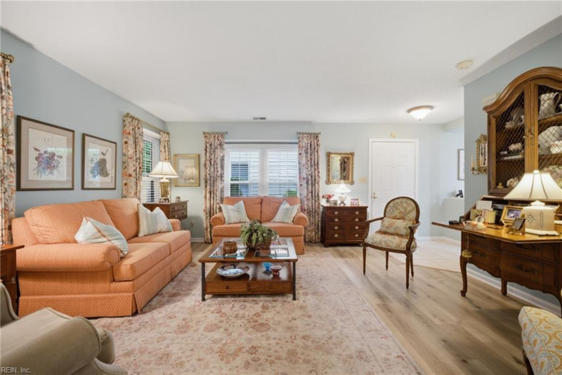 Photo 4 of 44 residential for sale in Chesapeake virginia